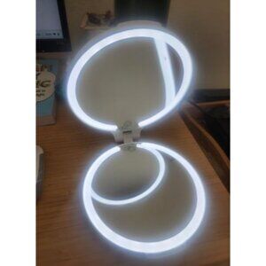Cosmetic LED Portable USB Rechargeable Travel Makeup Mirror 7 in